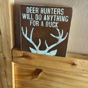 Brown Deer Hunter Wall Decor
